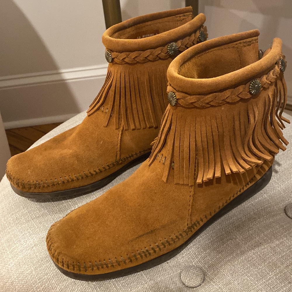 Minnetonka High Top Back Zip Boot
